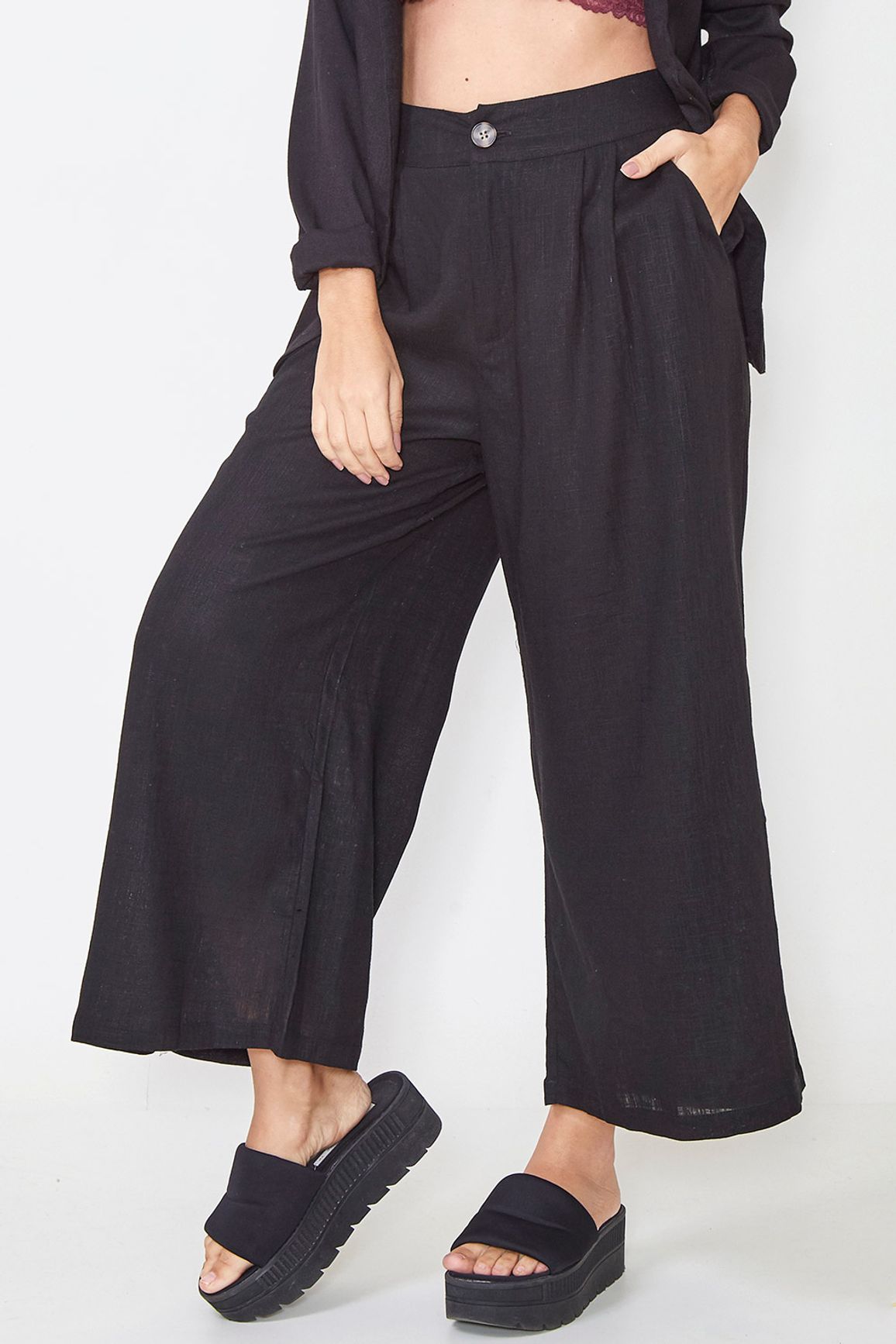 calça de tecido boca larga