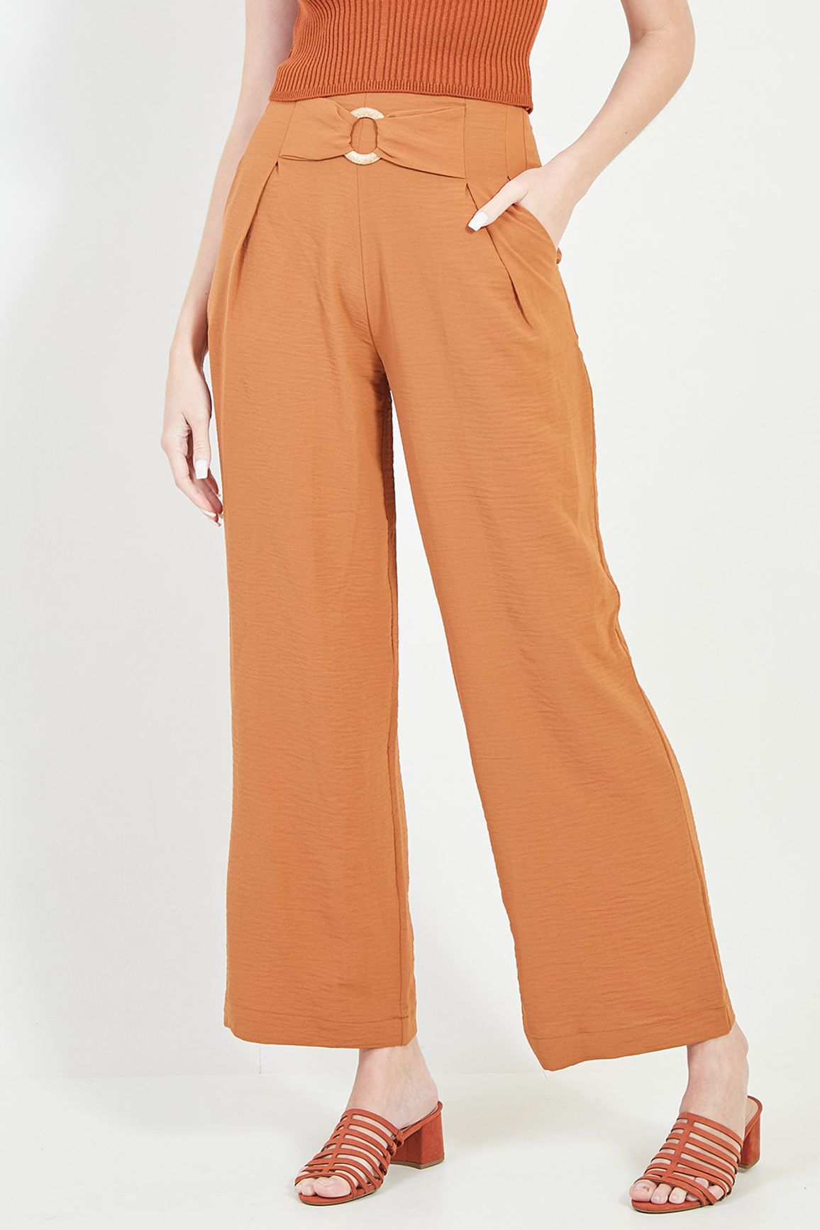 calça pantalona marrom